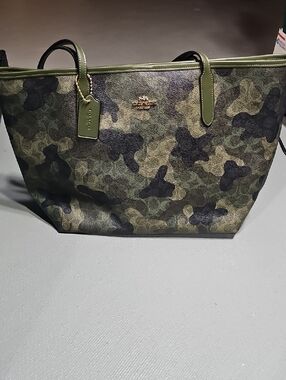 Coach CV953 City Tote Bag In Signature Canvas Dark Cypress Camo Print NWOT
